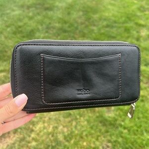 Hobo International Black Bifold Leather Zip Wallet